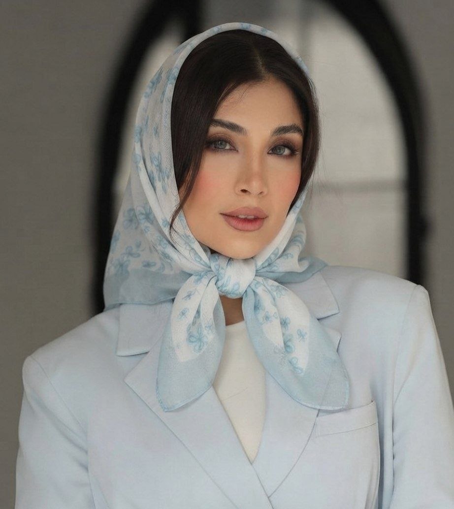 مینی اسکارف نخی طرح بندی آبی روشن