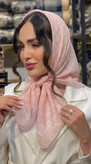 مینی اسکارف نخی طرح بندی صورتی